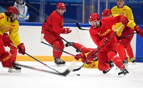 (BEIJING 2022)CHINA-BEIJING-OLYMPIC WINTER GAMES-ICE HOCKEY-MEN-TRAINING-YE JINGUANG