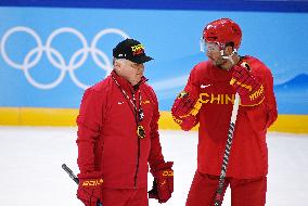 (BEIJING 2022)CHINA-BEIJING-OLYMPIC WINTER GAMES-ICE HOCKEY-MEN-TRAINING-YE JINGUANG