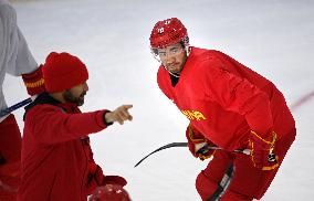 (BEIJING 2022)CHINA-BEIJING-OLYMPIC WINTER GAMES-ICE HOCKEY-MEN-TRAINING-YE JINGUANG