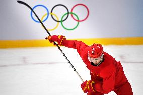 (BEIJING 2022)CHINA-BEIJING-OLYMPIC WINTER GAMES-ICE HOCKEY-MEN-TRAINING-YE JINGUANG