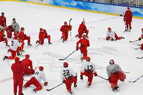 (BEIJING 2022)CHINA-BEIJING-OLYMPIC WINTER GAMES-ICE HOCKEY-MEN-TRAINING-YE JINGUANG