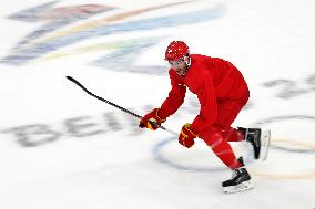 (BEIJING 2022)CHINA-BEIJING-OLYMPIC WINTER GAMES-ICE HOCKEY-MEN-TRAINING-YE JINGUANG