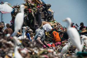 Plastic Waste Scavengers - Indonesia