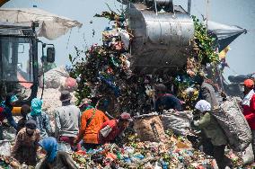 Plastic Waste Scavengers - Indonesia