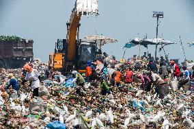 Plastic Waste Scavengers - Indonesia