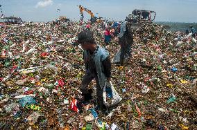 Plastic Waste Scavengers - Indonesia