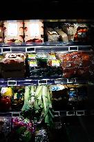 Plastic in the fruit and vegetable section of supermarkets - Paris