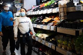 Plastic in the fruit and vegetable section of supermarkets - Paris