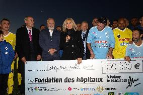 Brigitte Macron Is Given A Check - Poissy