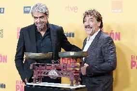 Javier Bardem Attends El Buen Patron Premiere - Madrid