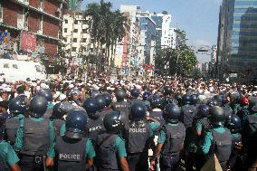 Protesters Clash With Police - Dhaka