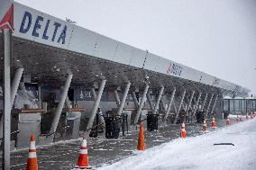 U.S.-NEW YORK-WINTER STORM-FLIGHTS-CANCELLATION