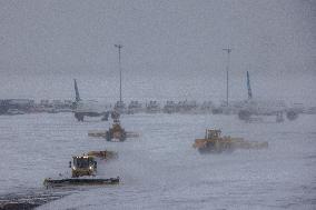 U.S.-NEW YORK-WINTER STORM-FLIGHTS-CANCELLATION