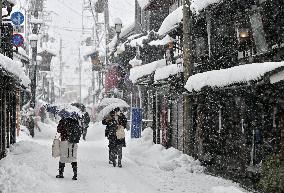Snow in western Japan