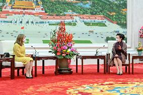 CHINA-BEIJING-PENG LIYUAN-ECUADOR-FIRST LADY-MEETING (CN)