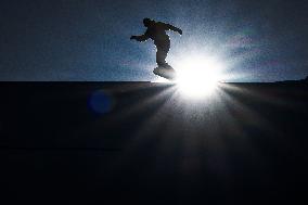 (XHTP)(BEIJING2022)CHINA-ZHANGJIAKOU-OLYMPIC WINTER GAMES-SNOWBOARD-SLOPESTYLE-QUALIFICATION (CN)