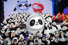 Xinhua Headlines: Chinese go warm and fuzzy over Winter Olympics mascot