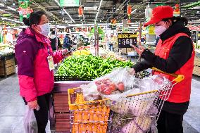 CHINA-GUANGXI-DEBAO-COVID-19-MARKET SUPPLIES (CN)