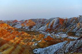 #CHINA-GANSU-ZHANGYE-DANXIA LANDFORM-SNOW SCENERY (CN)