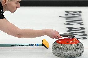 (BEIJING2022)CHINA-BEIJING-OLYMPIC WINTER GAMES-CURLING-WOMEN'S ROUND ROBIN SESSION-U.S. VS ROC (CN)