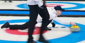 (BEIJING2022)CHINA-BEIJING-OLYMPIC WINTER GAMES-CURLING-MEN'S ROUND ROBIN SESSION-SUI VS ROC (CN)