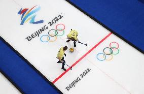 (BEIJING2022)CHINA-BEIJING-OLYMPIC WINTER GAMES-CURLING-MEN'S ROUND ROBIN SESSION-NOR VS SWE (CN)