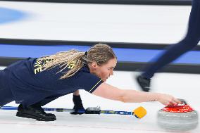 (BEIJING2022)CHINA-BEIJING-OLYMPIC WINTER GAMES-CURLING-WOMEN'S ROUND ROBIN SESSION-SWE VS CAN (CN)