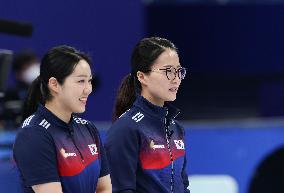 (BEIJING2022)CHINA-BEIJING-OLYMPIC WINTER GAMES-CURLING-WOMEN'S ROUND ROBIN SESSION-KOR VS ROC (CN)