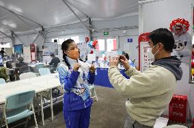 (BEIJING2022)CHINA-ZHANGJIAKOU-OLYMPIC WINTER GAMES-VOLUNTEER-HAND-PAINTED BING DWEN DWEN MASK (CN)