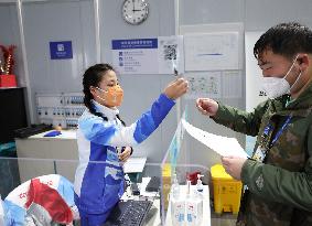 (BEIJING2022)CHINA-ZHANGJIAKOU-OLYMPIC WINTER GAMES-VOLUNTEER-HAND-PAINTED BING DWEN DWEN MASK (CN)