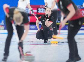 (XHTP)(BEIJING2022)CHINA-BEIJING-OLYMPIC WINTER GAMES-CURLING-WOMEN'S ROUND ROBIN SESSION-CHN VS DEN (CN)