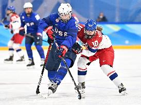 (XHTP)(BEIJING2022)CHINA-BEIJING-ICE HOCKEY-WOMEN'S PLAYOFFS-QUARTERFINALS-USA VS CZE (CN)