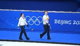 (BEIJING2022)CHINA-BEIJING-WINTER OLYMPIC GAMES-CURLING-WOMEN'S ROUND ROBIN-SWE vs CHN(CN)