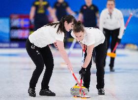 (BEIJING2022)CHINA-BEIJING-WINTER OLYMPIC GAMES-CURLING-WOMEN'S ROUND ROBIN-SWE vs GBR  (CN)