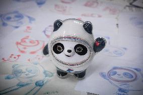 Xinhua Headlines: Bing Dwen Dwen, the panda mascot brings fun to Beijing 2022