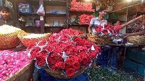 INDIA-MUMBAI-FLOWER MARKET-VALENTINE'S DAY