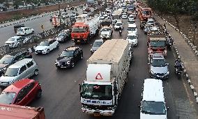 INDIA-MUMBAI-COVID-19-RESTRICTIONS-EASE-TRAFFIC JAM
