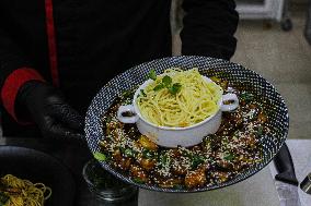 MIDEAST-GAZA CITY-CHINESE-FOOD