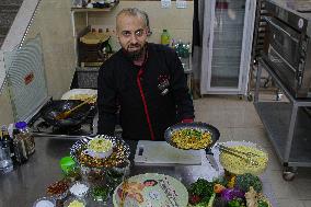 MIDEAST-GAZA CITY-CHINESE-FOOD