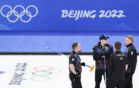 (BEIJING2022)CHINA-BEIJING-OLYMPIC WINTER GAMES-CURLING-MEN'S ROUND ROBIN SESSION-SWE VS ROC (VN)