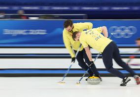 (BEIJING2022)CHINA-BEIJING-OLYMPIC WINTER GAMES-CURLING-MEN'S ROUND ROBIN SESSION-SWE VS ROC (VN)