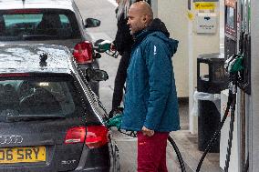 BRITAIN-LONDON-FUEL PRICES-NEW HIGH