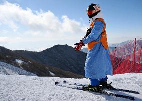 (BEIJING2022)CHINA-BEIJING-OLYMPIC WINTER GAMES-ALPINE SKIING-EMERGENCY SKI RESCUE-DOCTOR (CN)