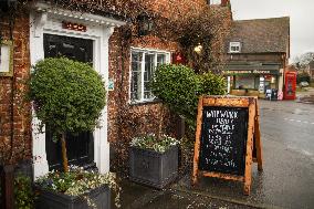 BRITAIN-HAMPSHIRE-JOB VACANCIES-RISE