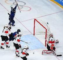 (BEIJING2022)CHINA-BEIJING-OLYMPIC WINTER GAMES-ICE HOCKEY-WOMEN'S BRONZE MEDAL GAME-FIN VS SUI (CN)