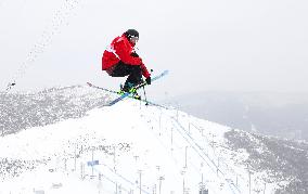 (BEIJING2022)CHINA-ZHANGJIAKOU-OLYMPIC WINTER GAMES-FREESTYLE SKIING-MEN'S FREESKI HALFPIPE-QUALIFICATION (CN)