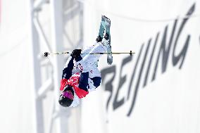 (XHTP)(BEIJING2022)CHINA-ZHANGJIAKOU-OLYMPIC WINTER GAMES-FREESTYLE SKIING-WOMEN'S FREESKI HALFPIPE-QUALIFICATION (CN)