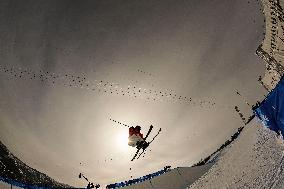 (BEIJING2022)CHINA-ZHANGJIAKOU-OLYMPIC WINTER GAMES-FREESTYLE SKIING-WOMEN'S FREESKI HALFPIPE-QUALIFICATION (CN)