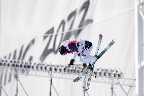 (XHTP)(BEIJING2022)CHINA-ZHANGJIAKOU-OLYMPIC WINTER GAMES-FREESTYLE SKIING-WOMEN'S FREESKI HALFPIPE-QUALIFICATION (CN)