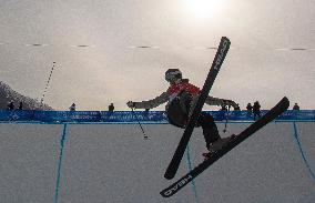 (BEIJING2022)CHINA-ZHANGJIAKOU-OLYMPIC WINTER GAMES-FREESTYLE SKIING-WOMEN'S FREESKI HALFPIPE-QUALIFICATION (CN)